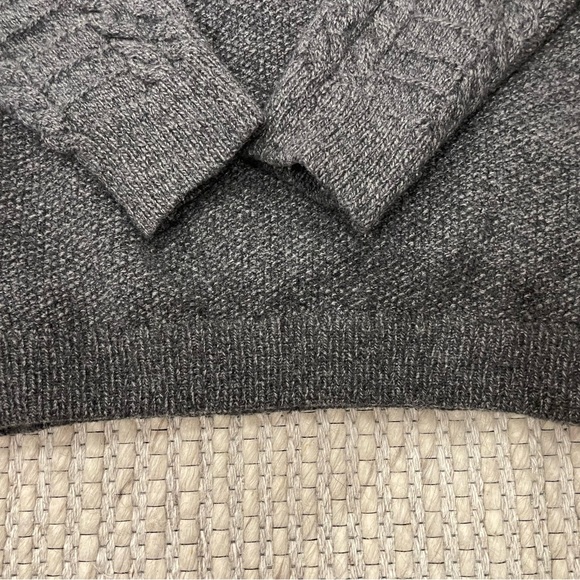 Louis Vuitton
Wool & Cashmere Turtleneck - Picture 3 of 9